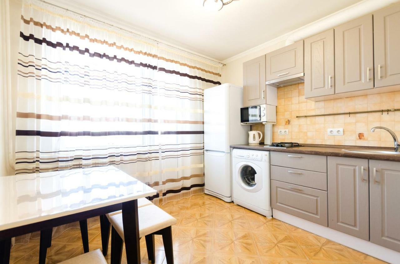 Artal Apartment On Obolonskaya Square 3 Kyiv Exterior photo