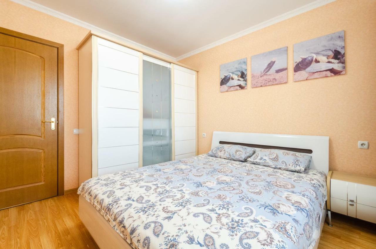Artal Apartment On Obolonskaya Square 3 Kyiv Exterior photo