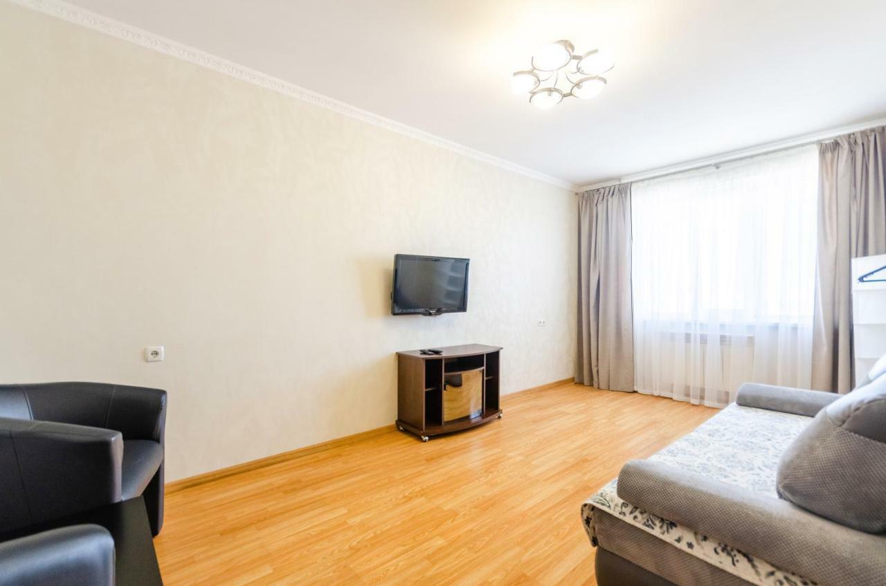 Artal Apartment On Obolonskaya Square 3 Kyiv Exterior photo